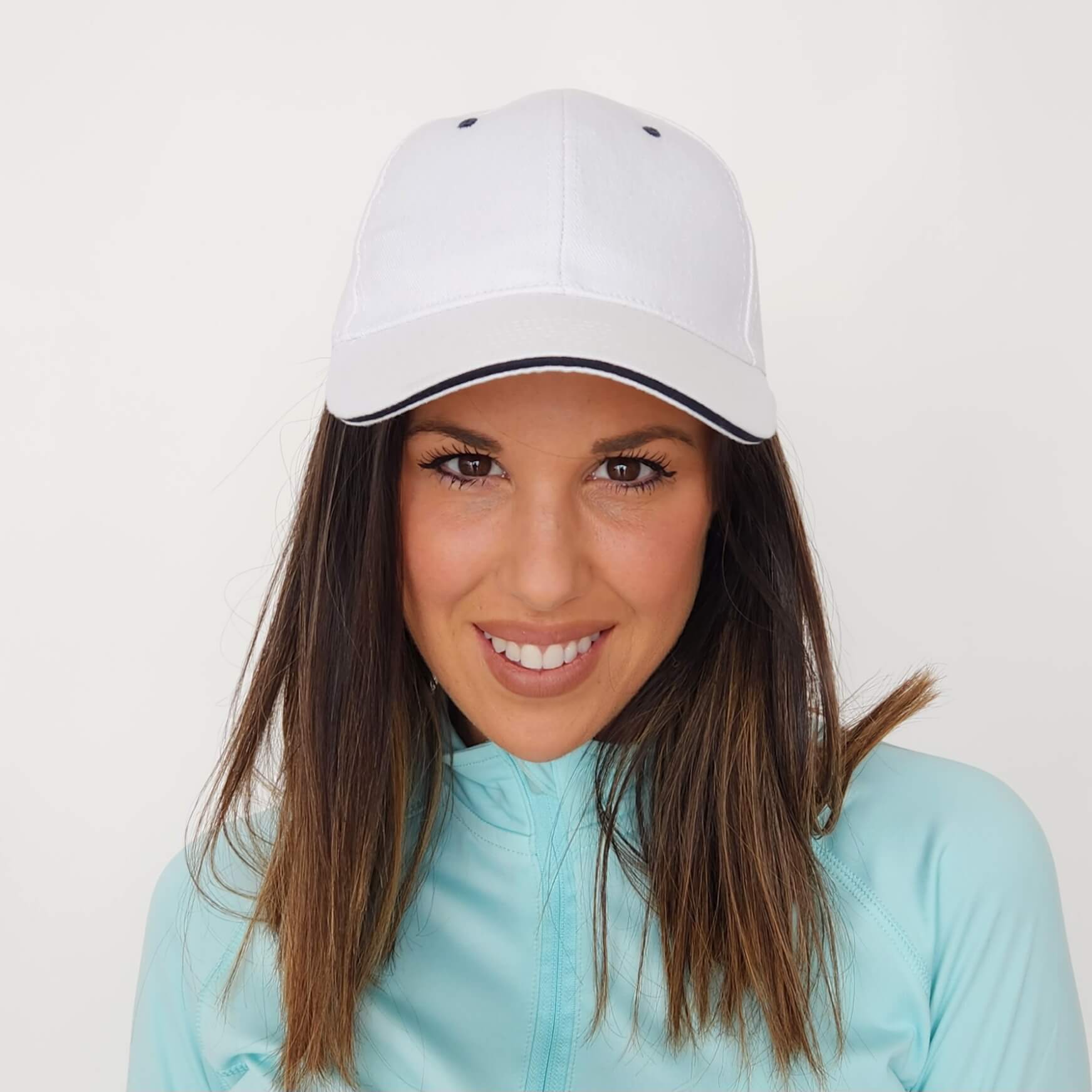 Gorra deportiva blanca