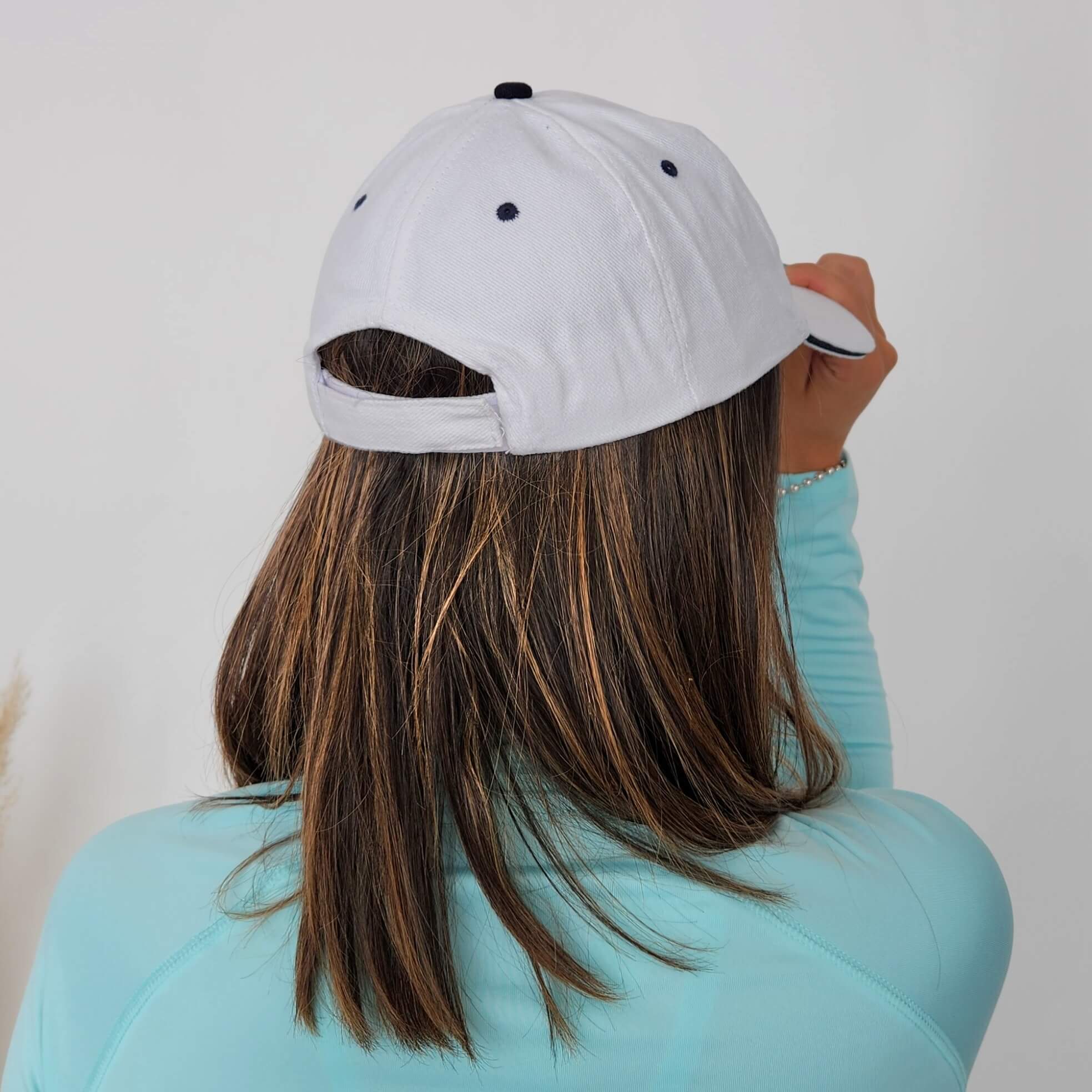 Gorra deportiva blanca