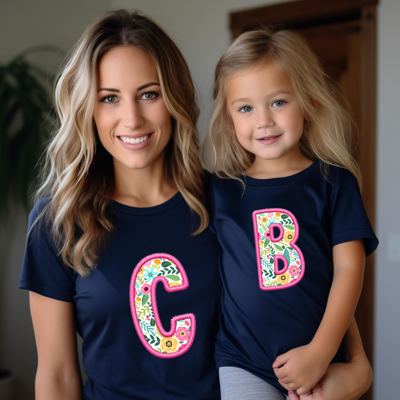 Camiseta Personalizada Inicial Flores Rosas