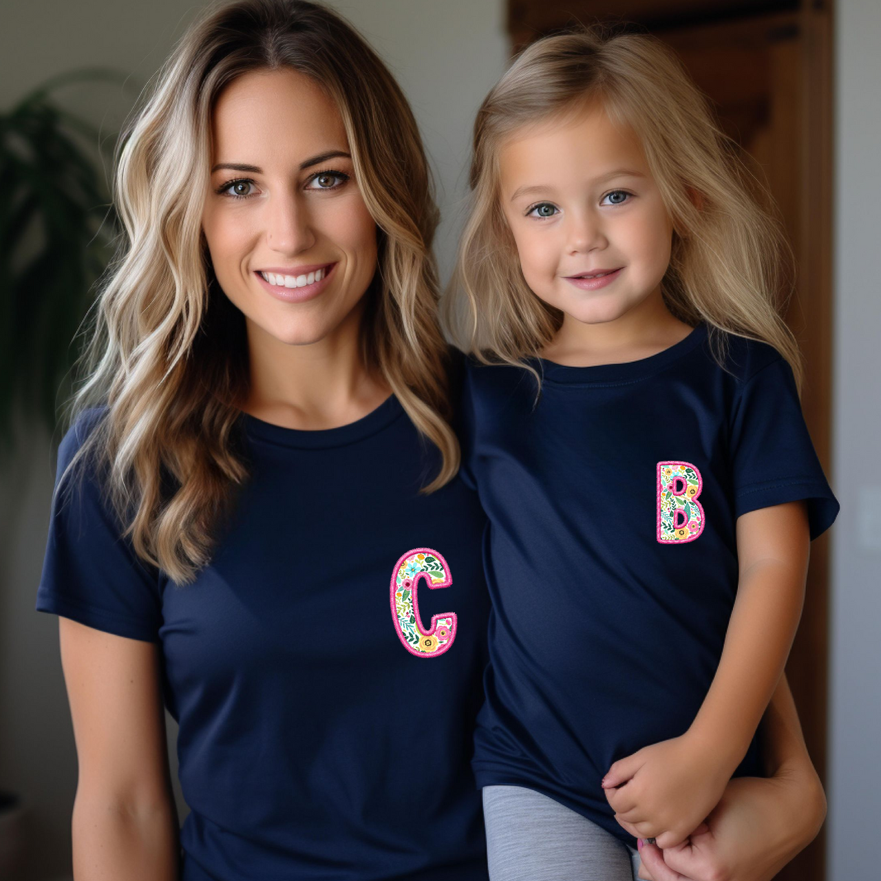 Camiseta Personalizada Inicial Flores Rosas