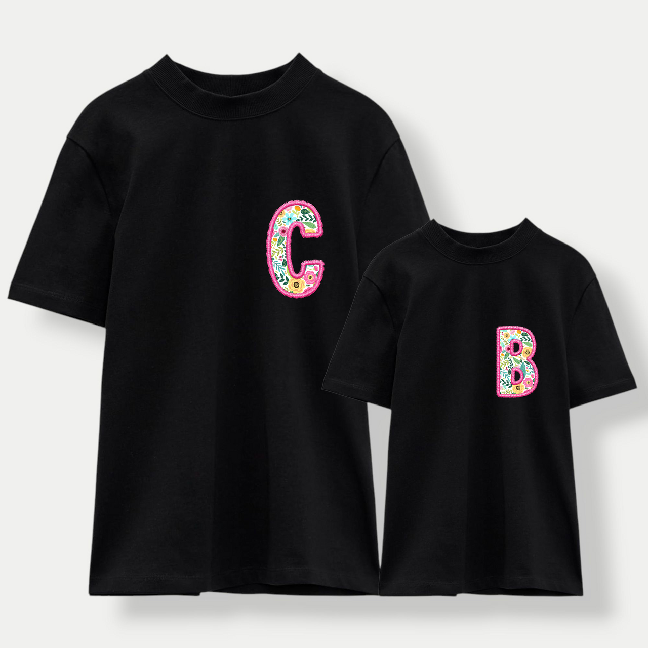 Camiseta Personalizada Inicial Flores Rosas