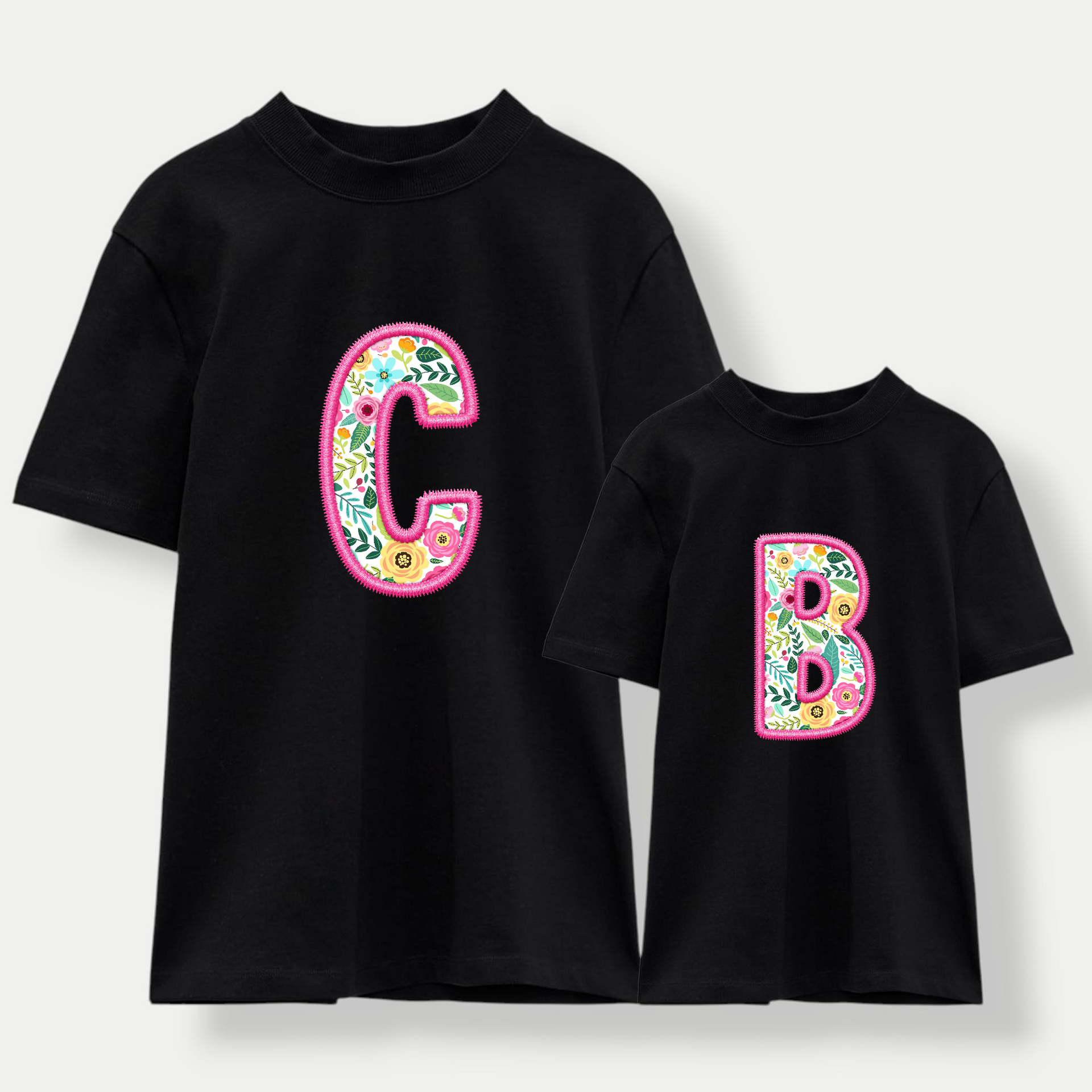 Camiseta Personalizada Inicial Flores Rosas