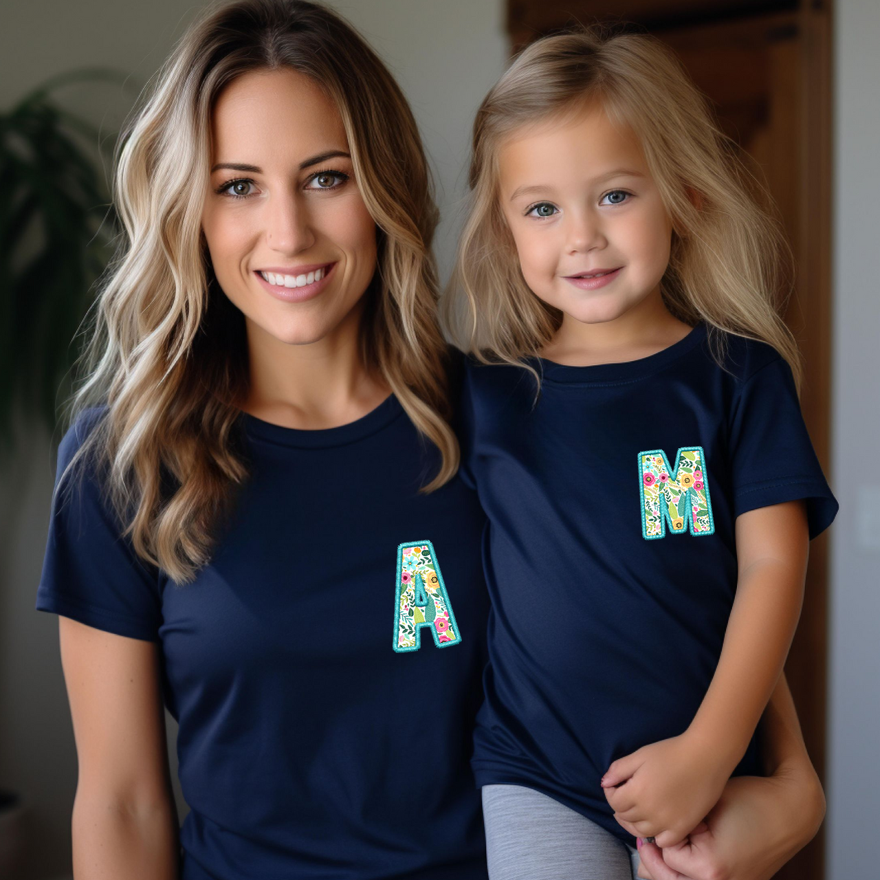 Camiseta Personalizada Inicial Flores