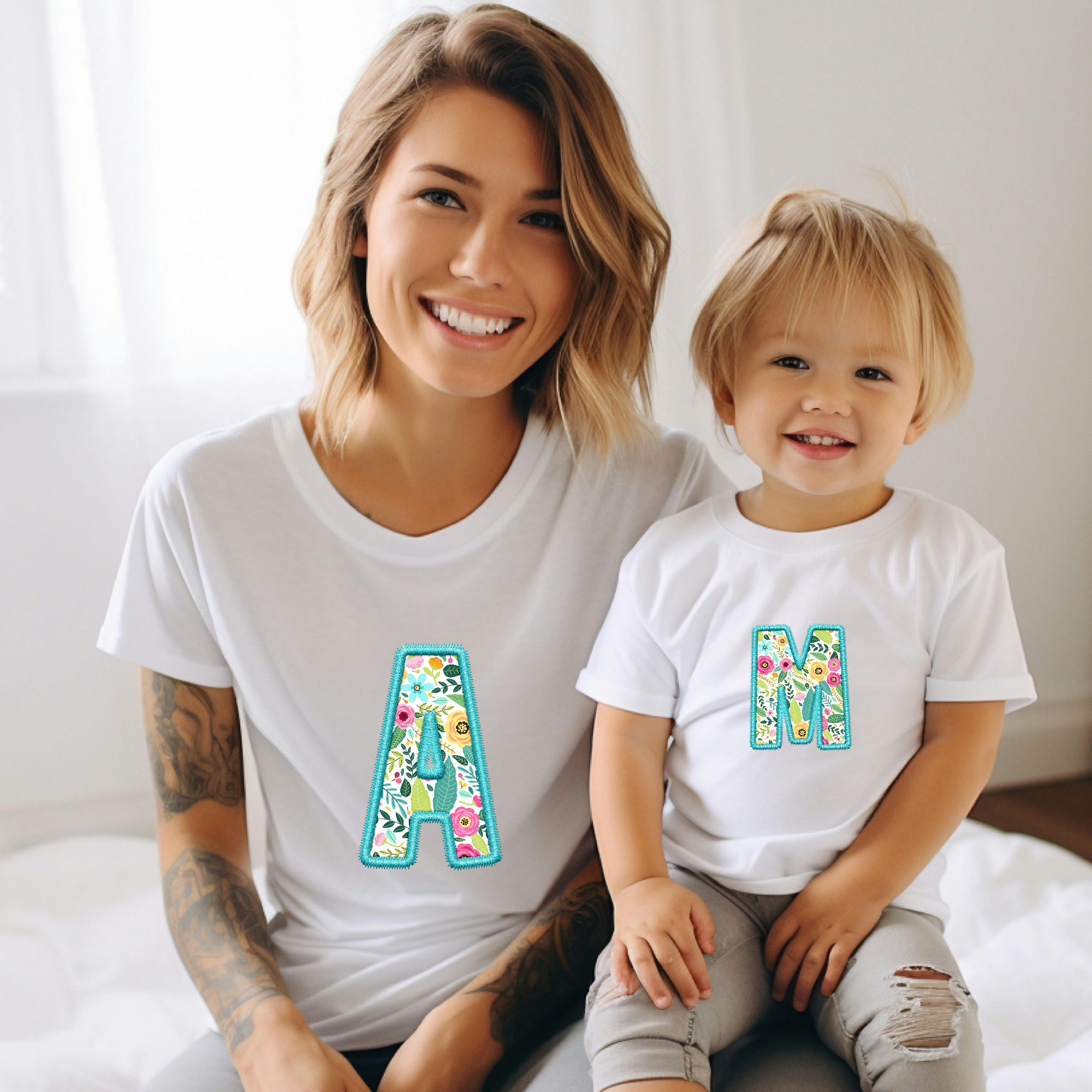 Camiseta Personalizada Inicial Flores