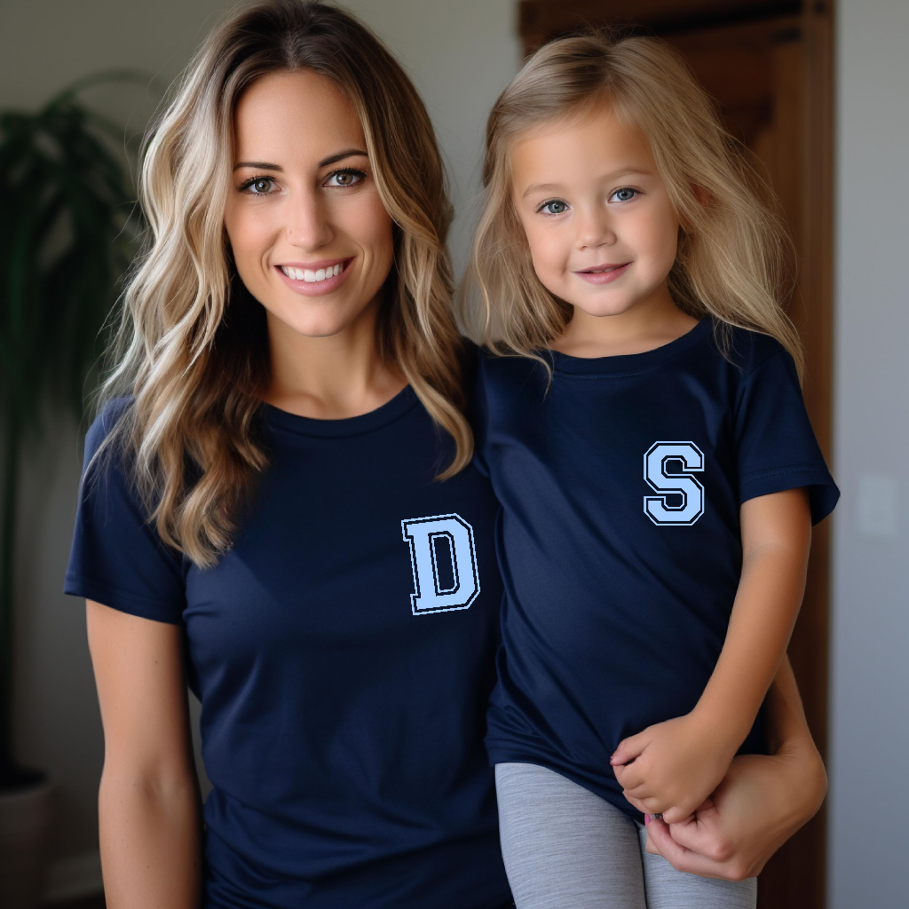 Camiseta Personalizable Inicial Mini Azul Pastel
